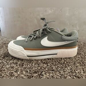 Nike Court Legacy Lift Women’s Shoes Light Army Size 8.5 Like New MSRP $94.99